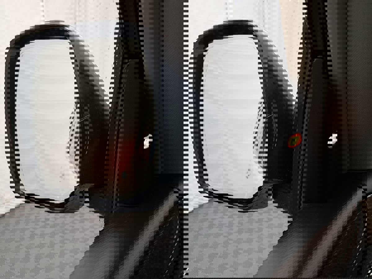 Used 2017 INFINITI QX80 4WD w/ Driver Assistance Package image 13