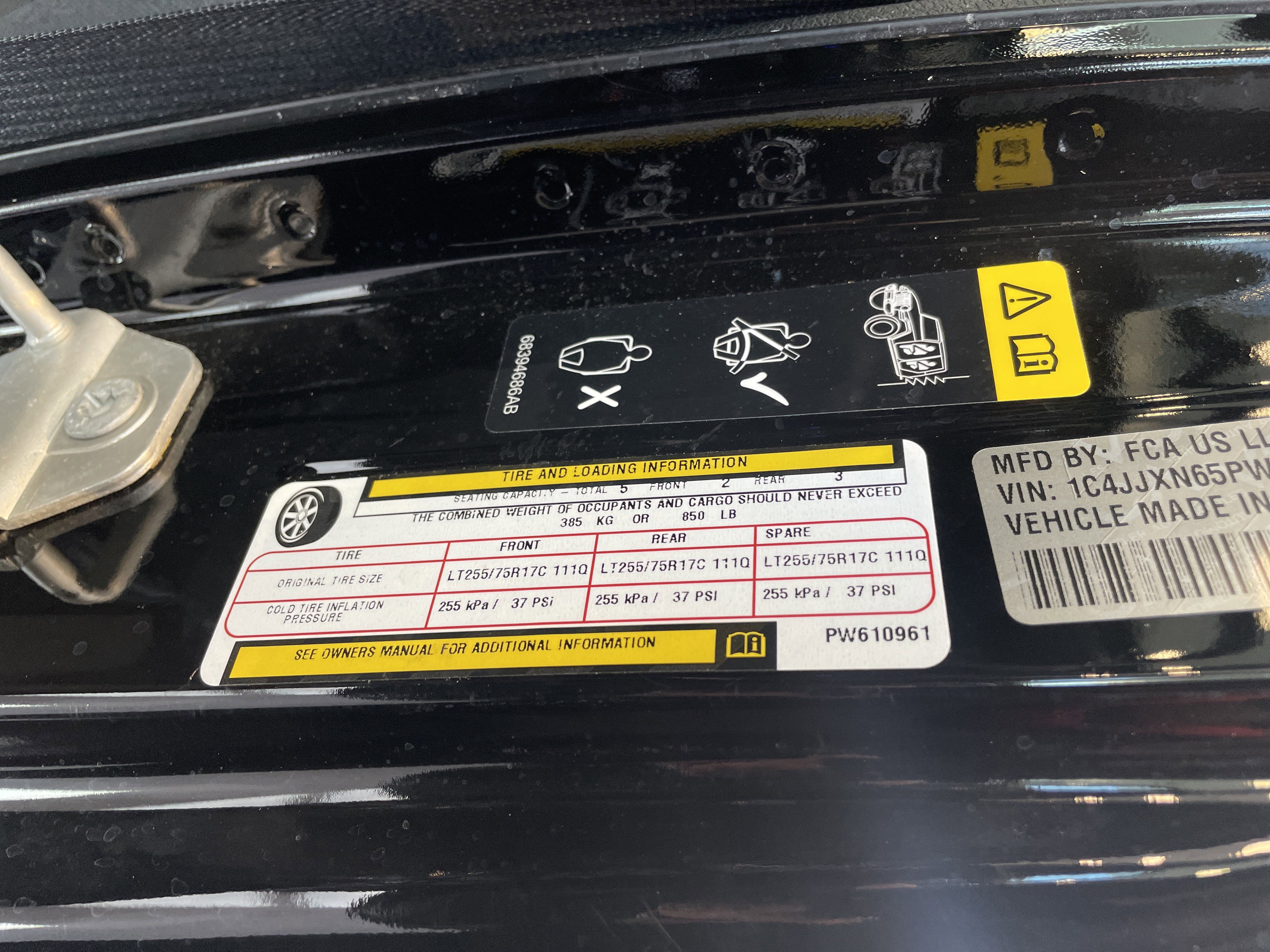 Used 2023 Jeep Wrangler Unlimited w/ Sun & Screen Package image 64