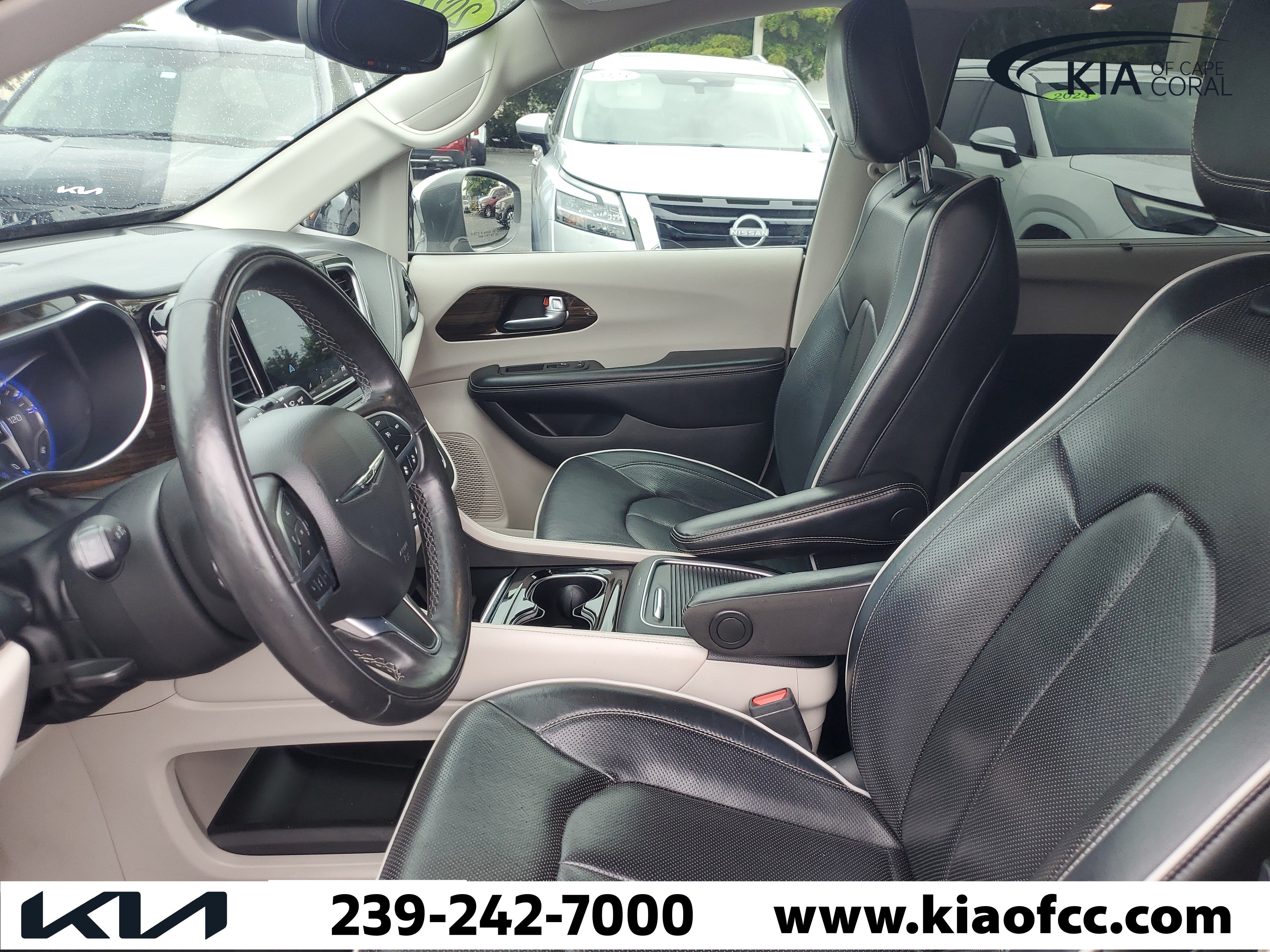 Used 2022 Chrysler Pacifica Limited FWD image 25