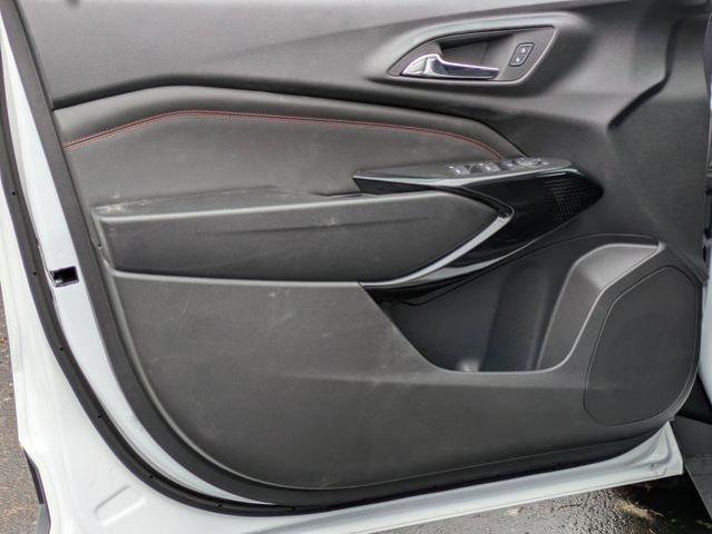 New 2026 Chevrolet Trax RS w/ Sunroof Package FWD image 11