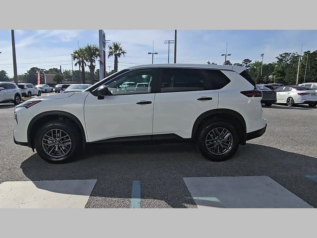Used 2025 Nissan Rogue S FWD image 27