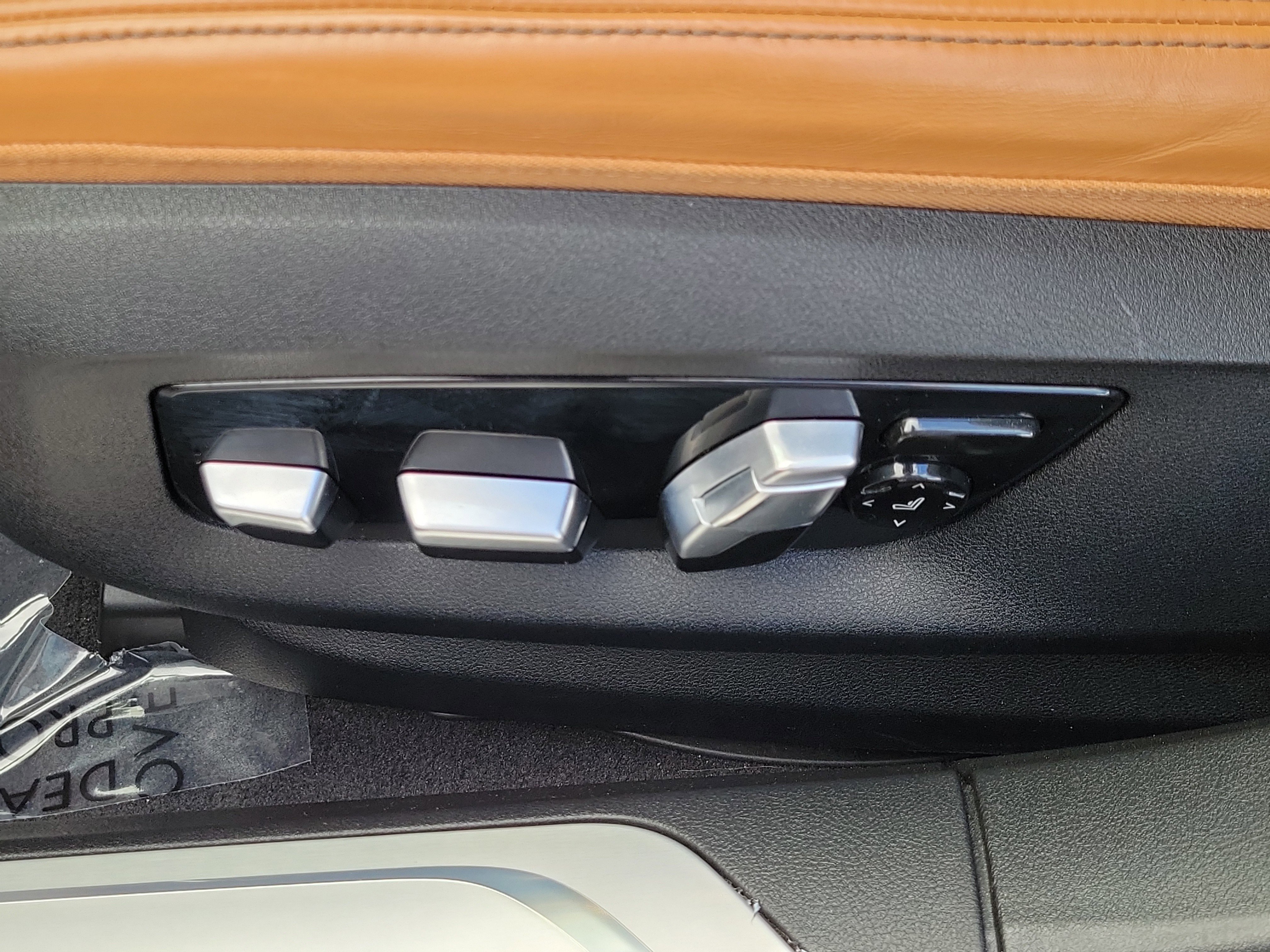 Used 2022 BMW 750i xDrive w/ M Sport Package image 15