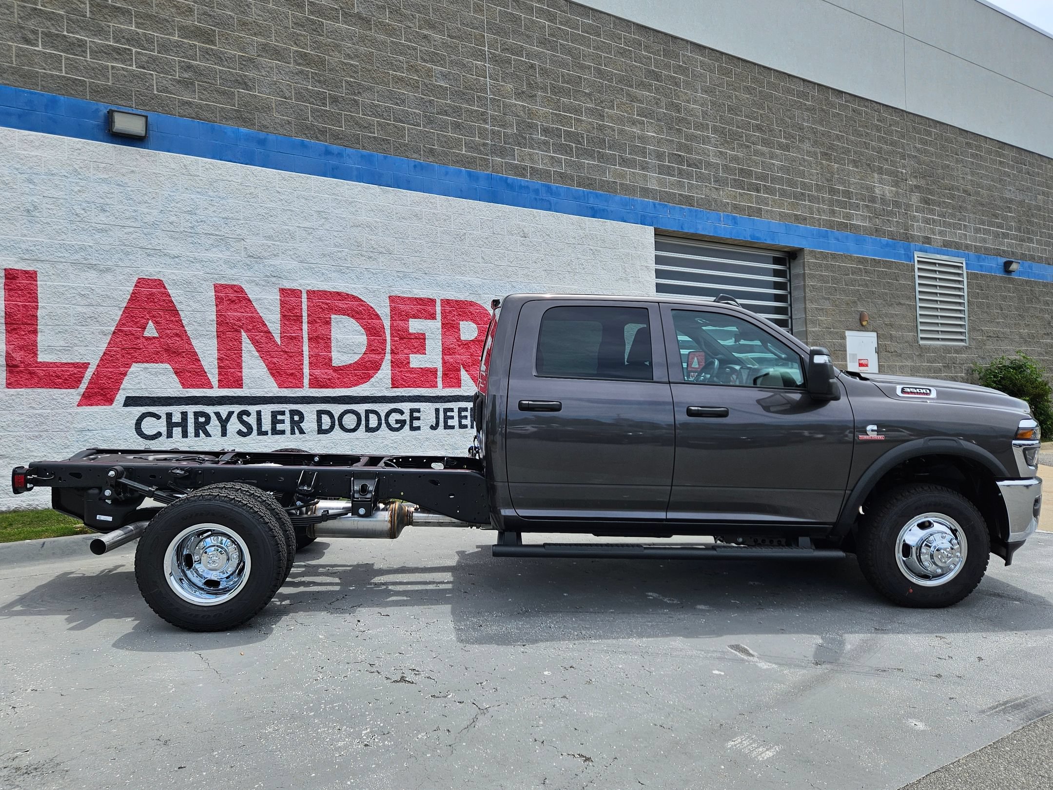 New 2026 RAM 3500 Tradesman AWD/4WD image 8