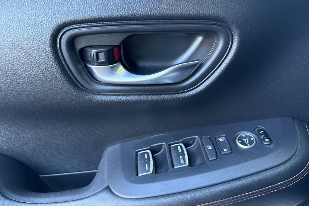 Certified 2025 Honda HR-V Sport image 5