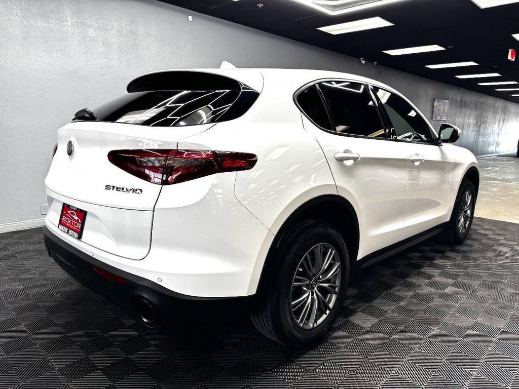 Used 2023 Alfa Romeo Stelvio Sprint image 14