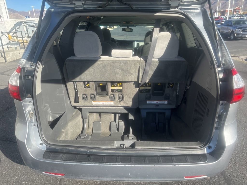 Used 2016 Toyota Sienna LE image 23