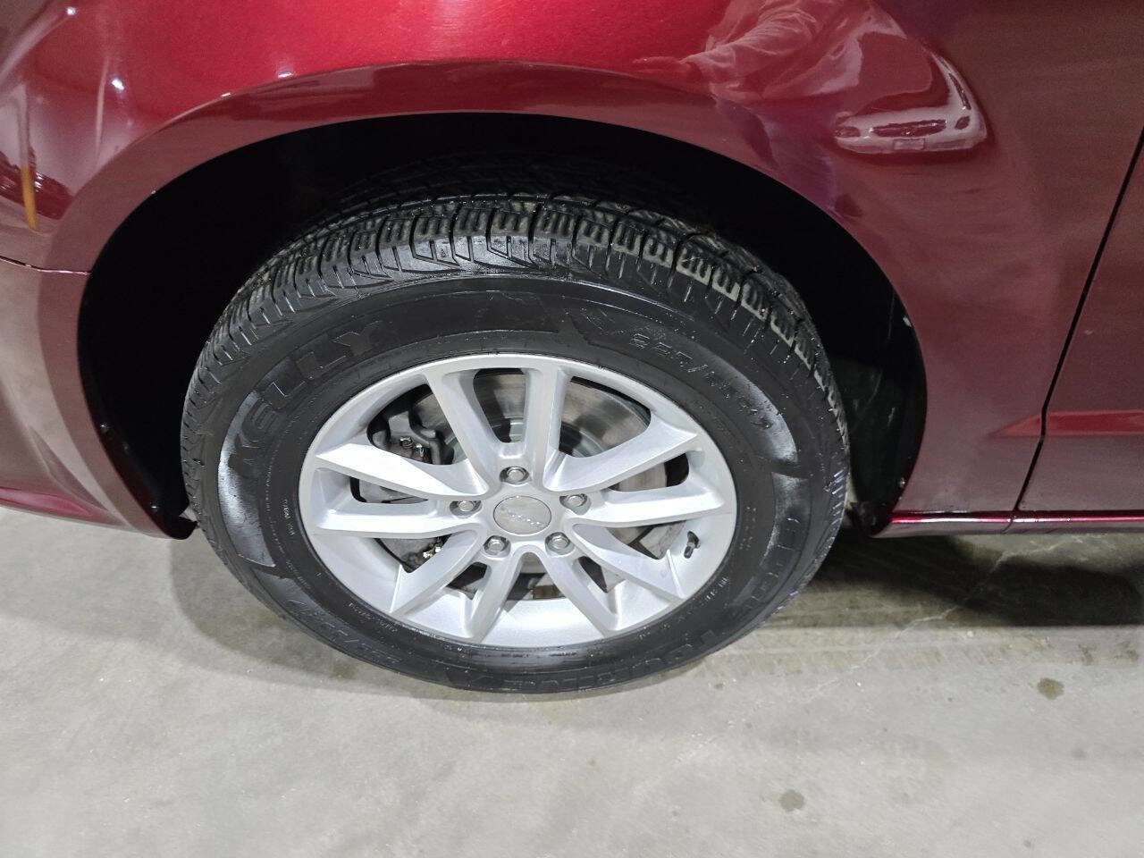 Used 2019 Dodge Grand Caravan SXT image 24