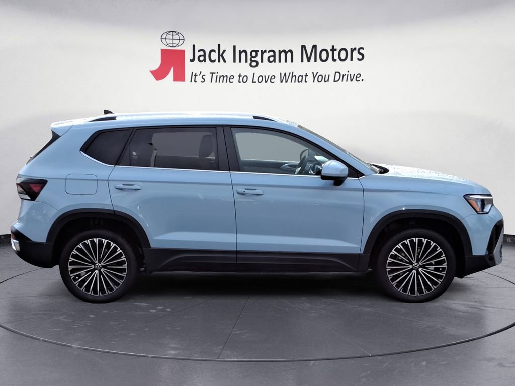Used 2025 Volkswagen Taos SE image 6