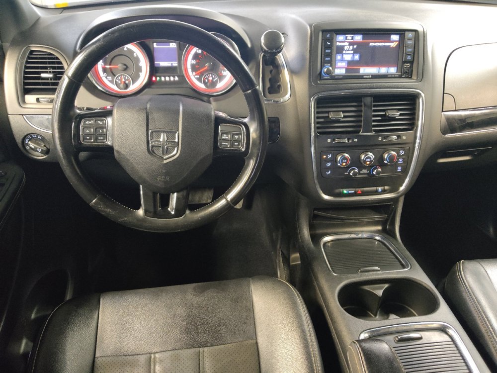Used 2019 Dodge Grand Caravan SXT w/ Blacktop Package FWD image 22