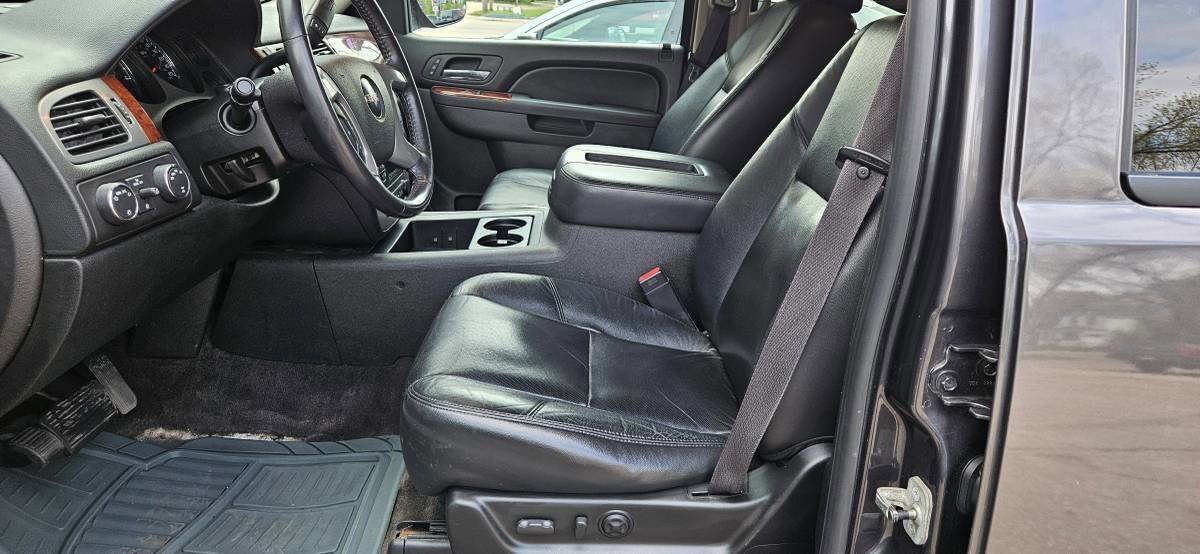 Used 2010 GMC Yukon SLT w/ SLT Chrome Package AWD/4WD image 10