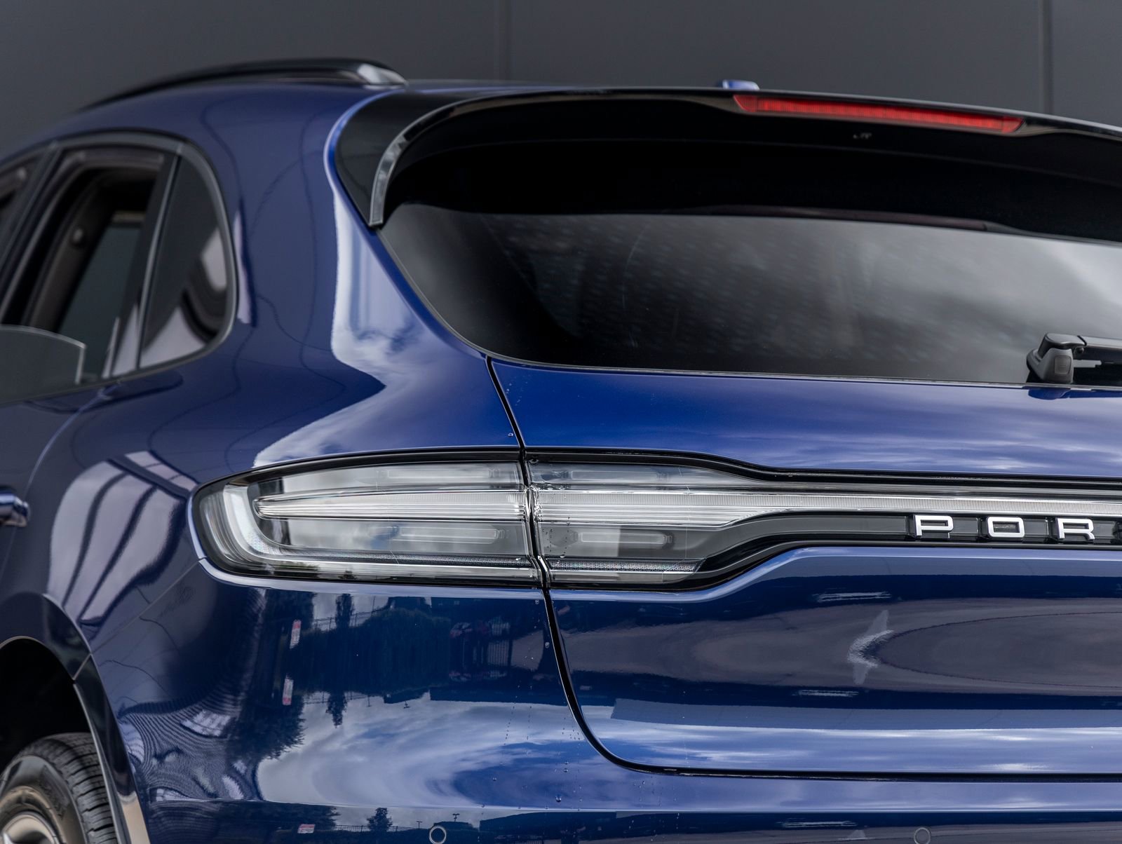Certified 2025 Porsche Macan image 13