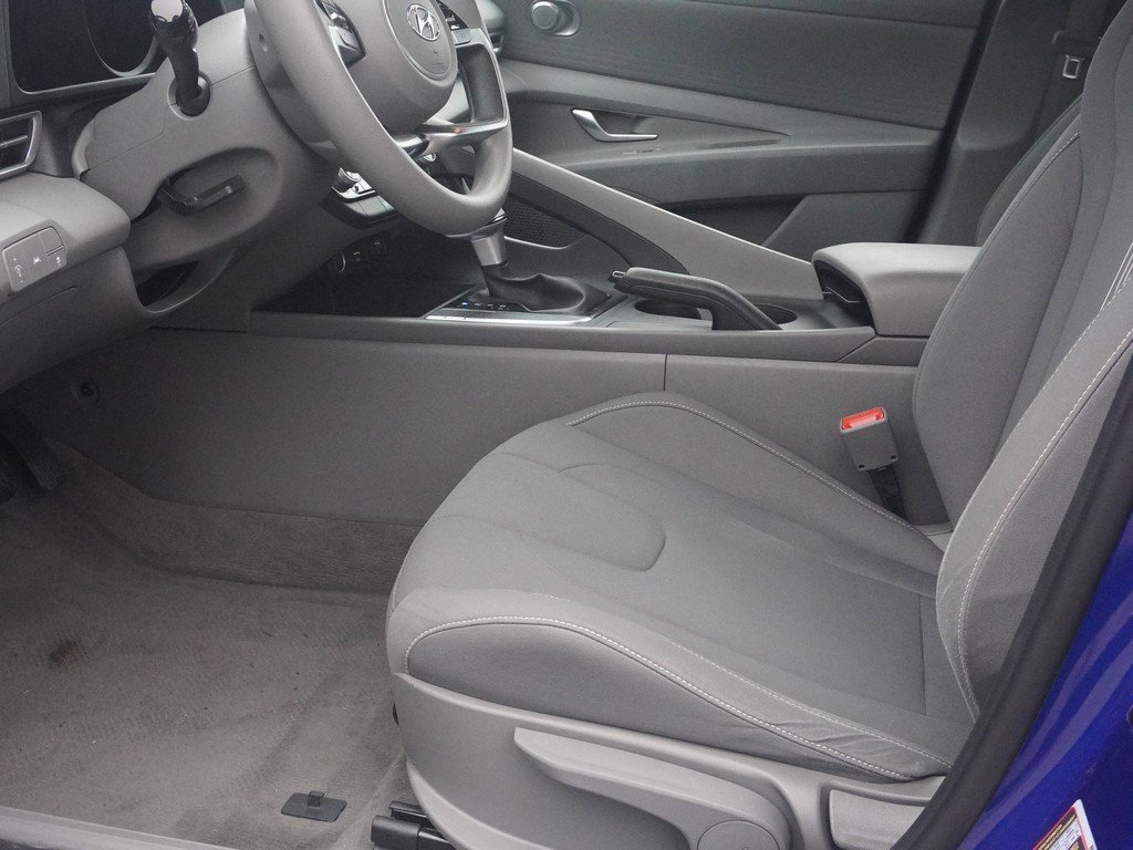 Used 2023 Hyundai Elantra SEL image 21
