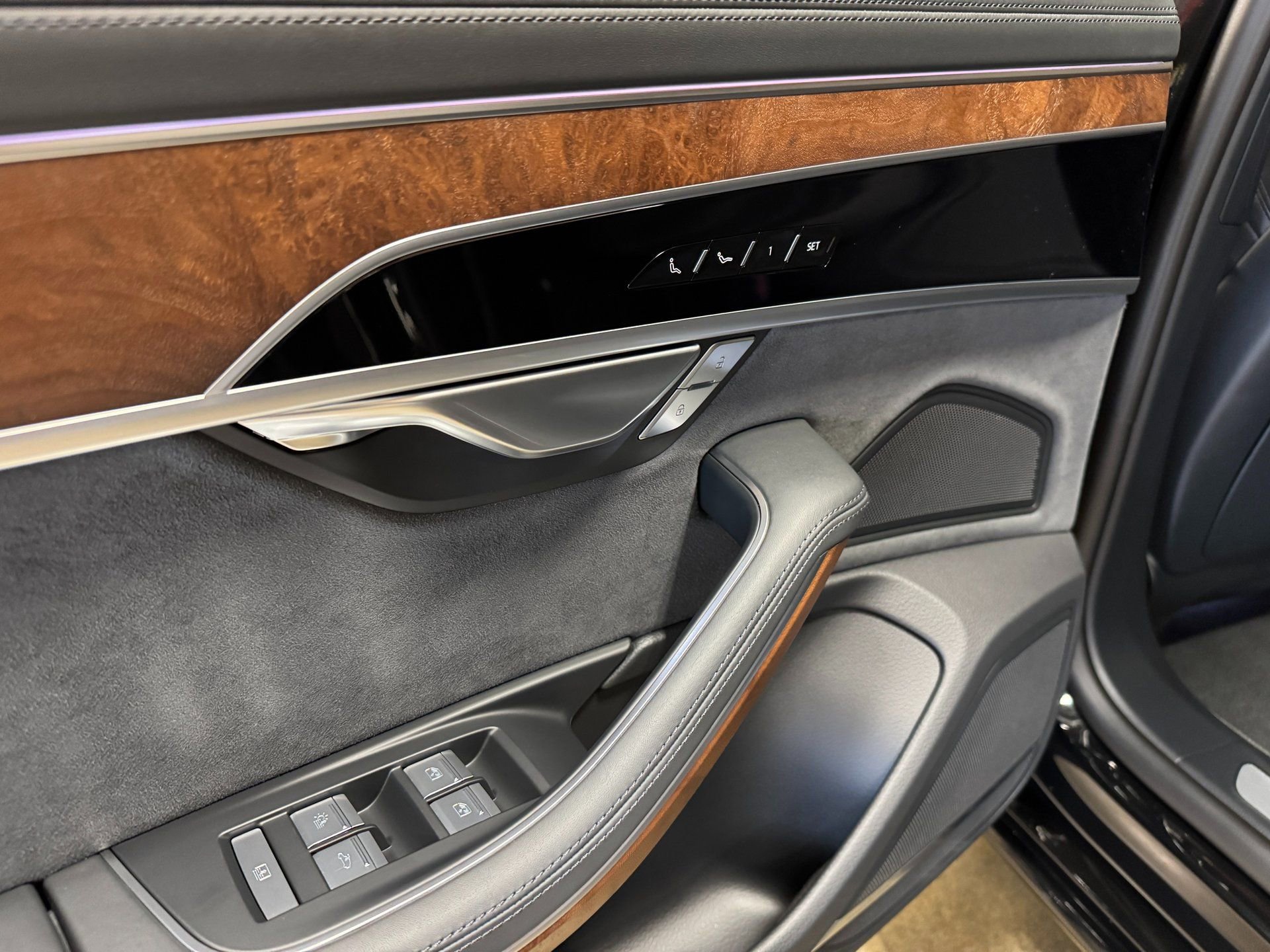 Used 2023 Audi A8 L 3.0T w/ Luxury Package image 34