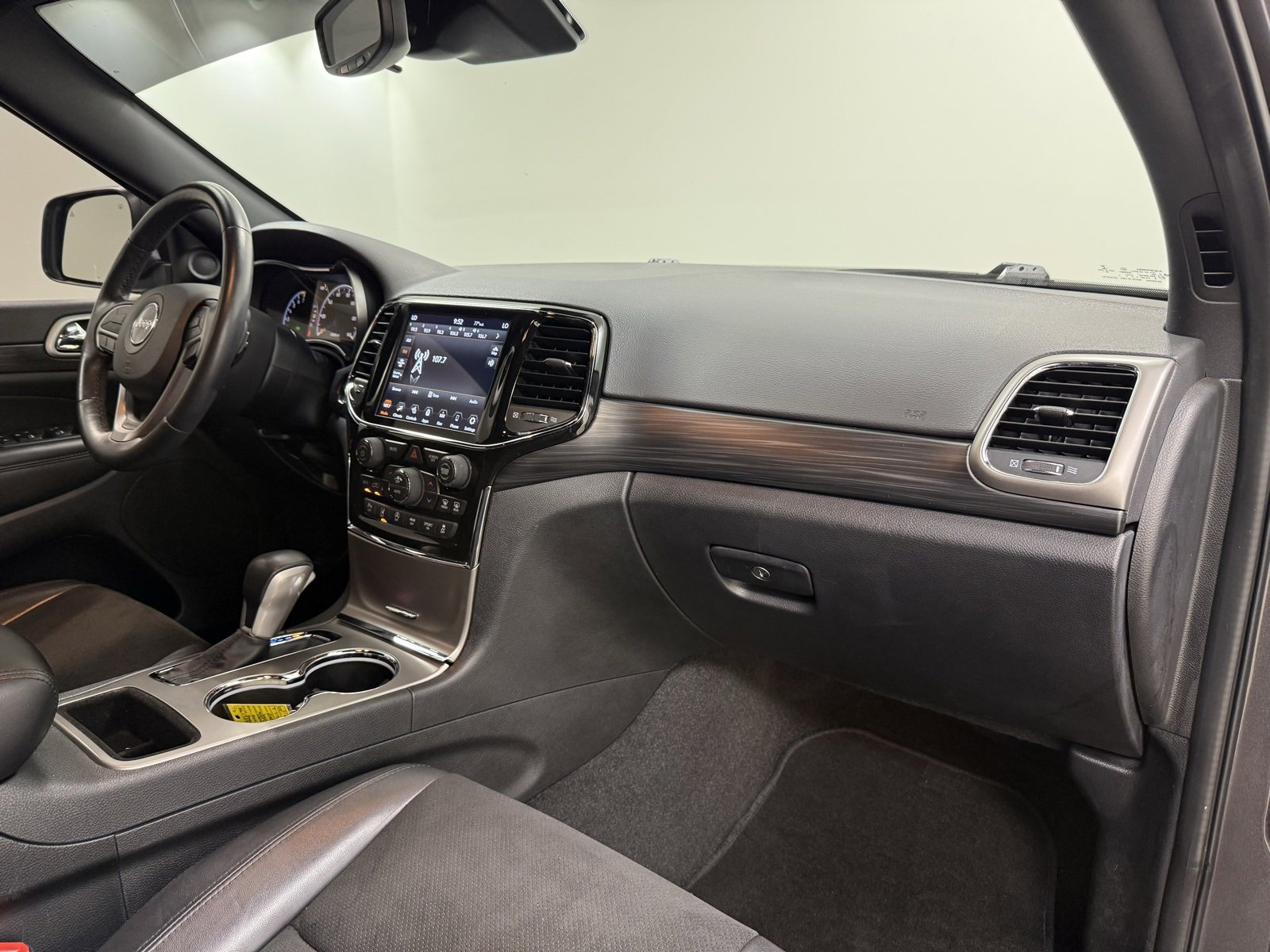 Used 2021 Jeep Grand Cherokee Laredo X image 23