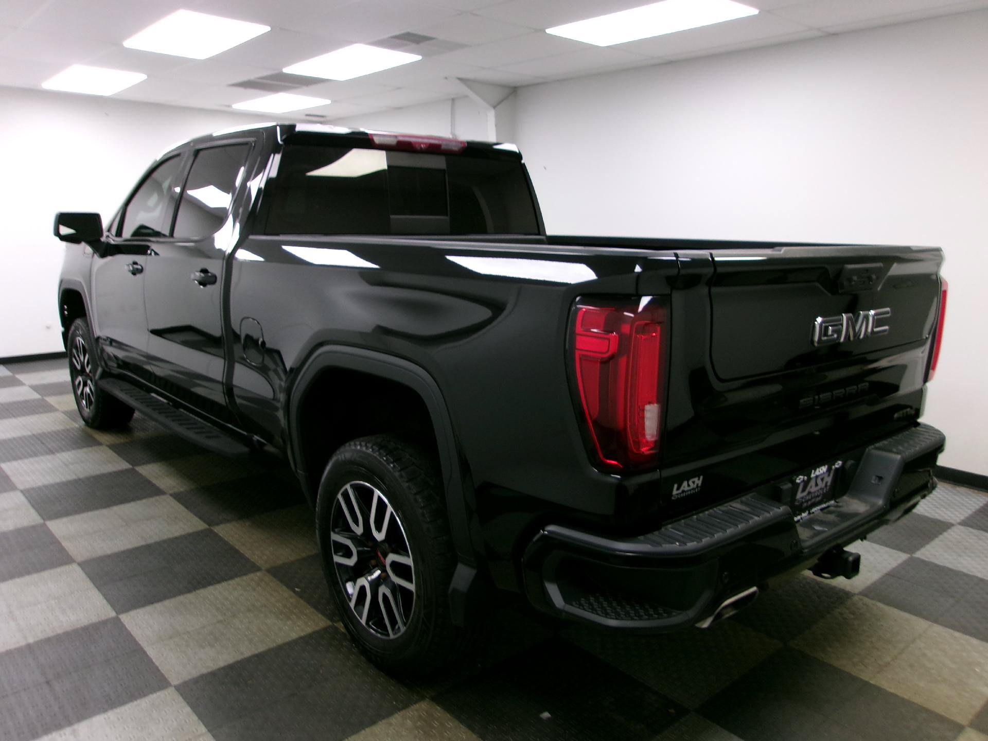 Used 2023 GMC Sierra 1500 AT4 w/ Technology Package AWD/4WD image 2