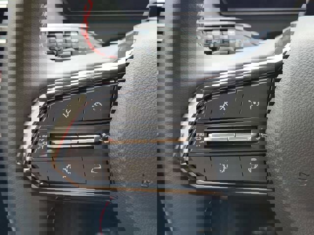 Used 2025 Chevrolet Traverse RS image 30