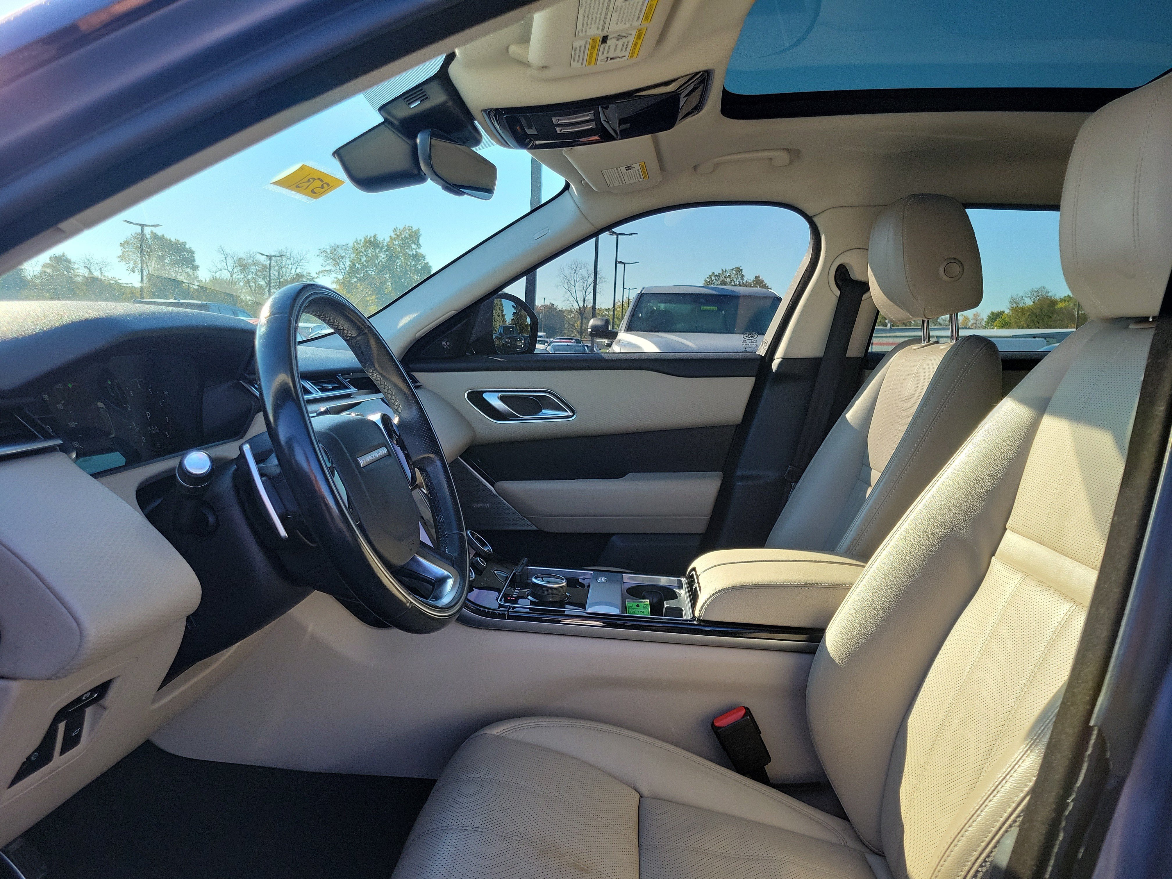 Used 2019 Land Rover Range Rover Velar R-Dynamic SE AWD/4WD image 15
