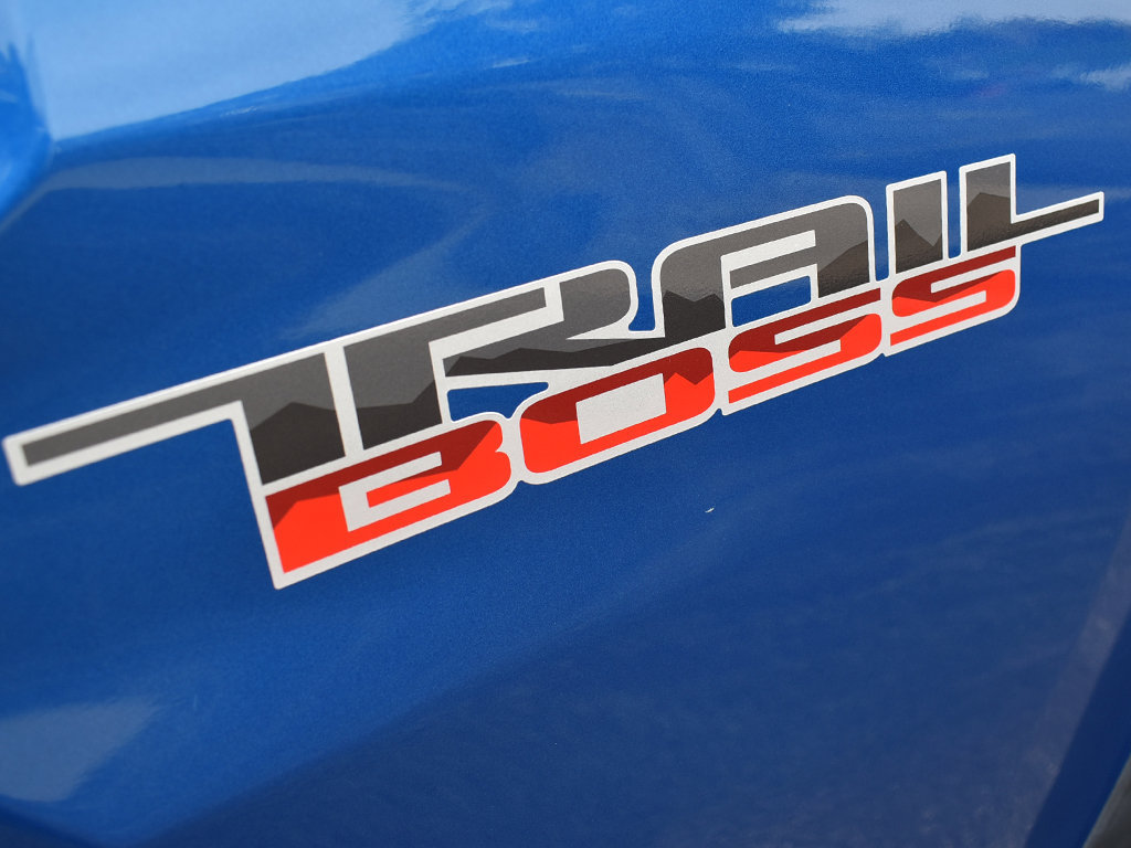 Used 2023 Chevrolet Colorado Trail Boss w/ Technology Package AWD/4WD image 7