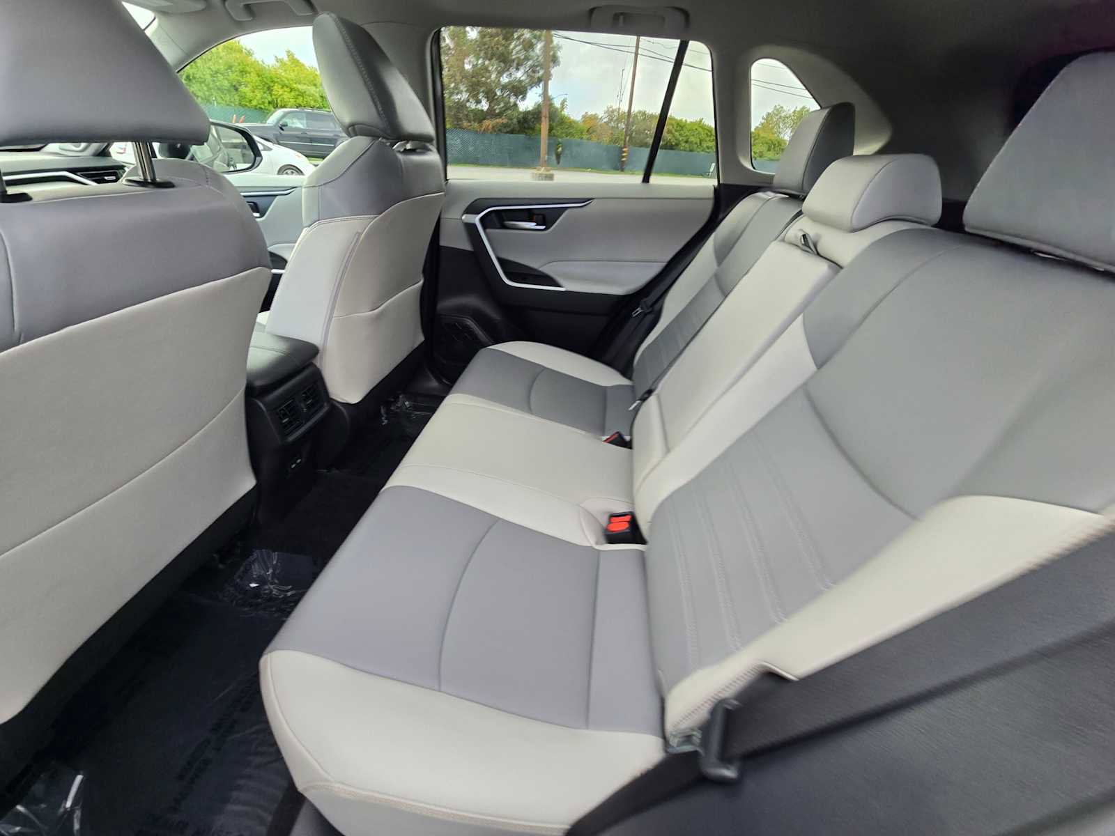 Used 2025 Toyota RAV4 XLE Premium image 20