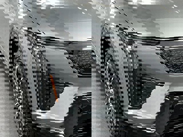 Certified 2025 Cadillac Optiq Sport 2 image 30