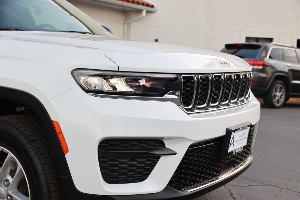 New 2026 Jeep Grand Cherokee Laredo RWD image 7