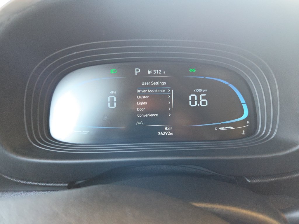 Used 2025 Hyundai Venue SEL FWD image 2