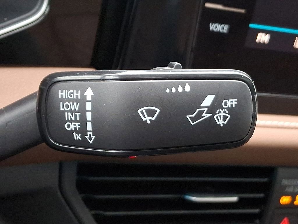 Certified 2025 Volkswagen Jetta SEL image 22