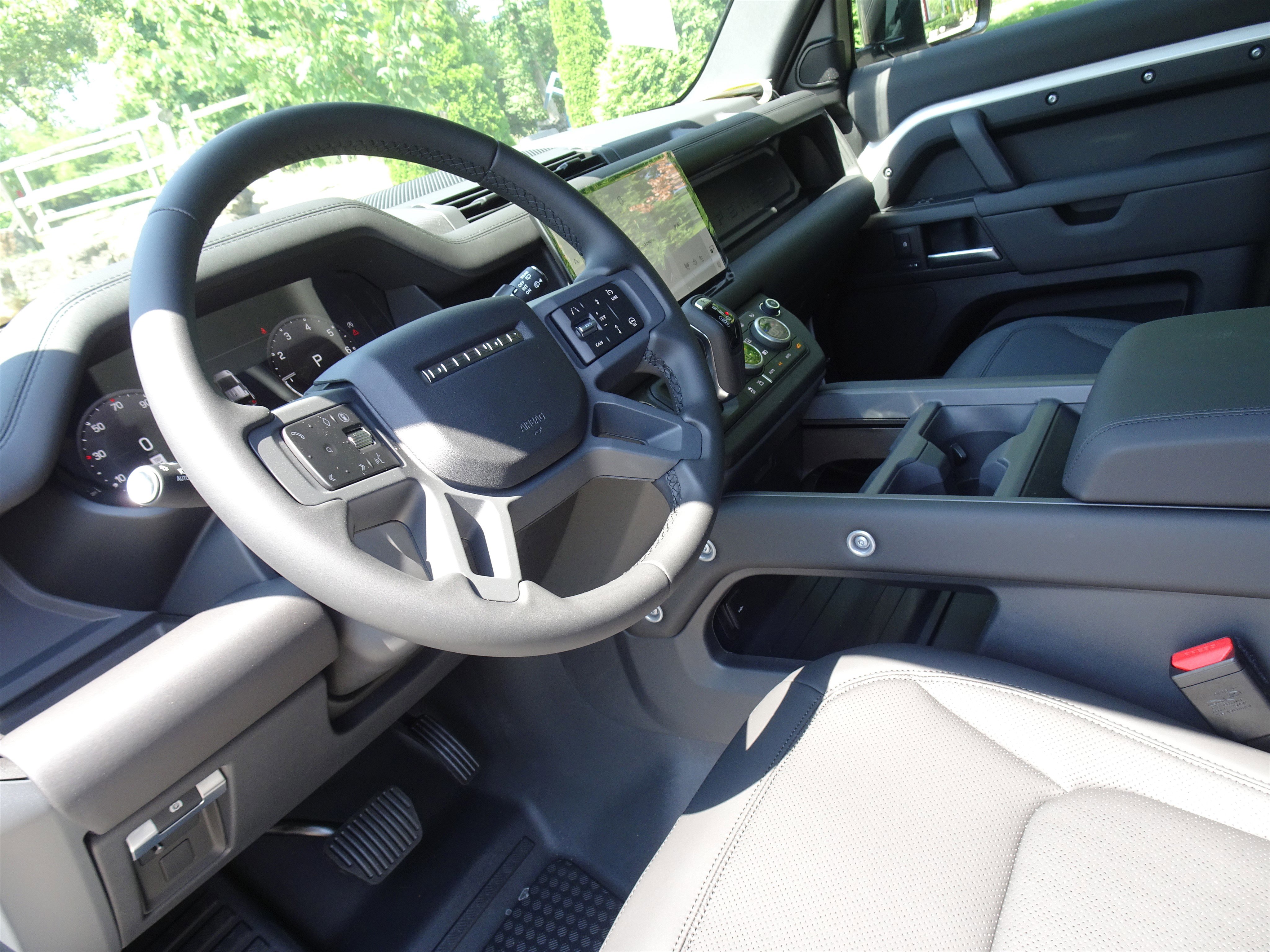 New 2025 Land Rover Defender 110 S image 7