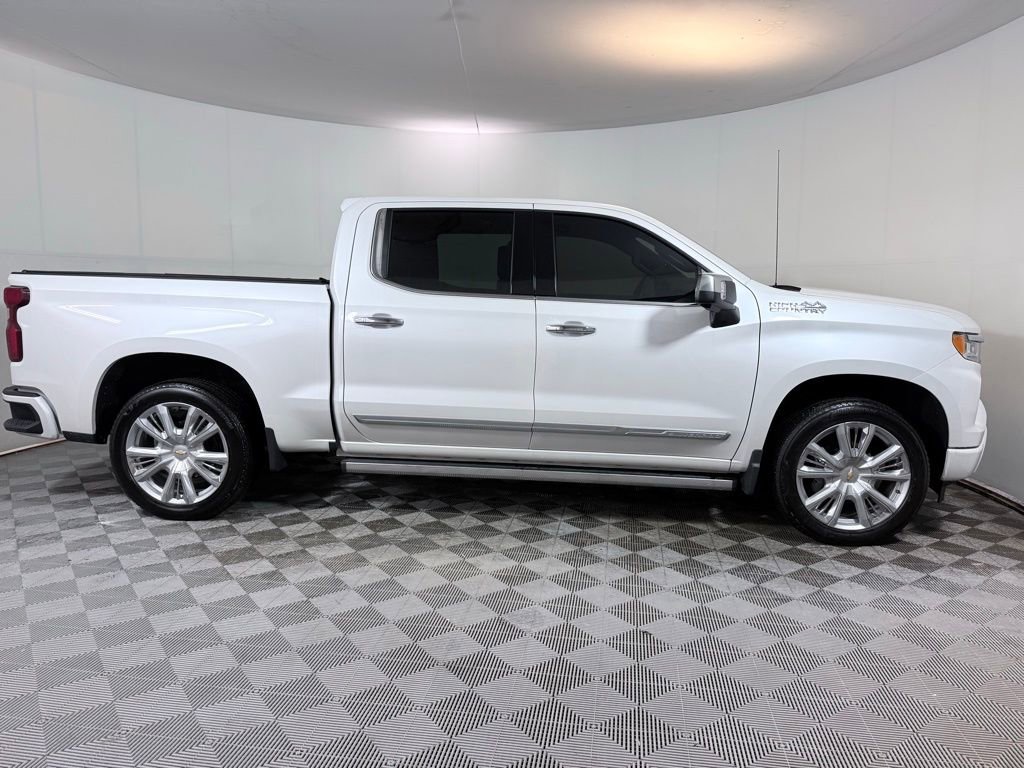 Used 2024 Chevrolet Silverado 1500 High Country w/ High Country Premium Package AWD/4WD image 8
