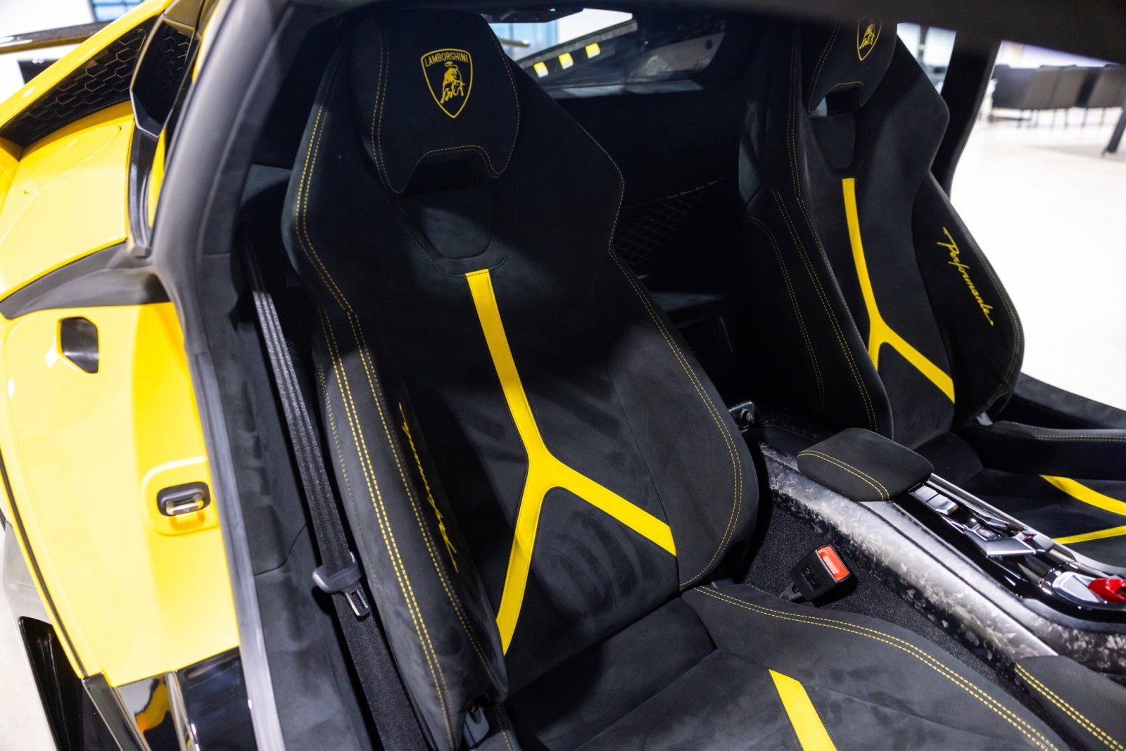 Used 2018 Lamborghini Huracan Performante image 30