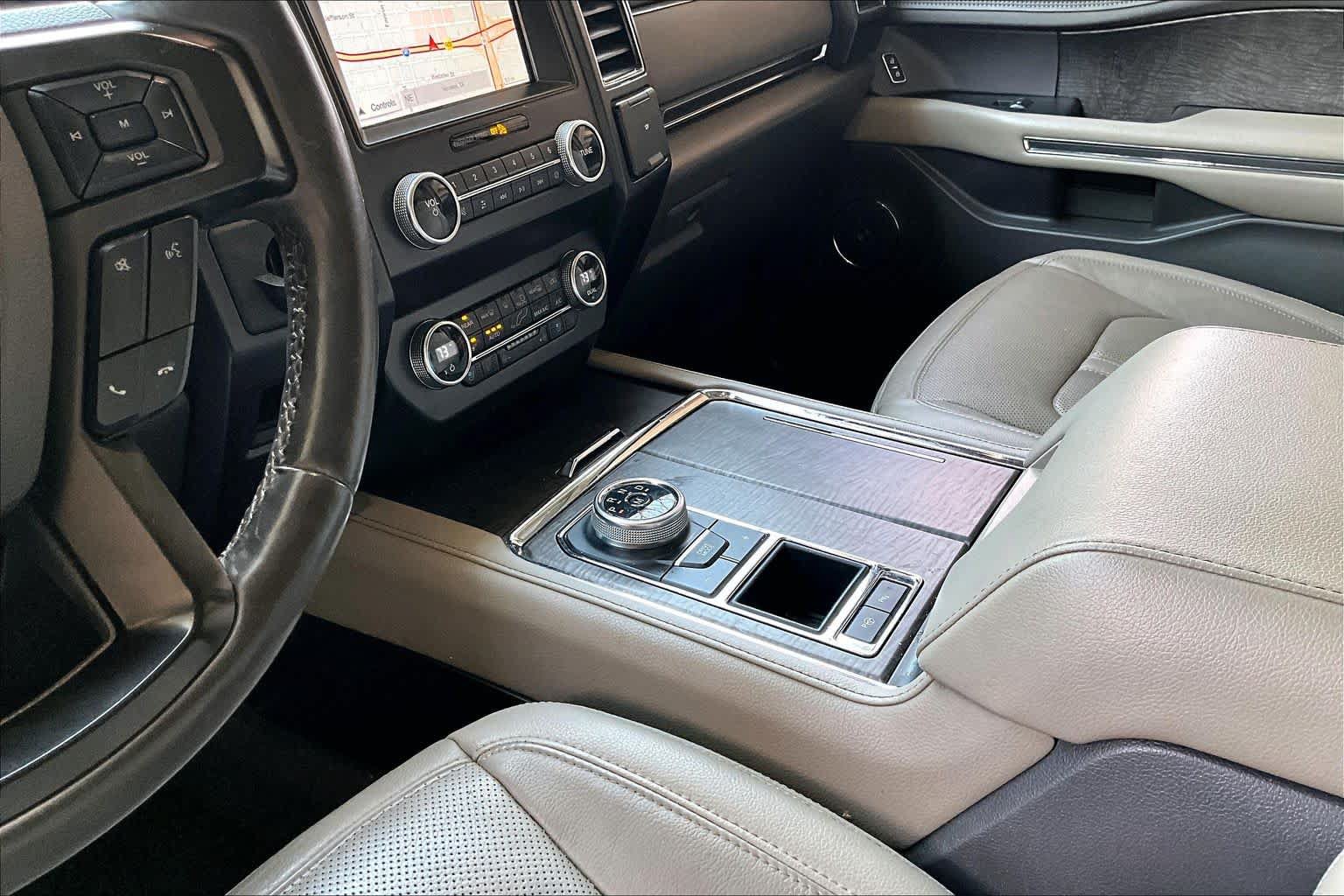 Used 2019 Ford Expedition Limited w/ Equipment Group 302A RWD image 16
