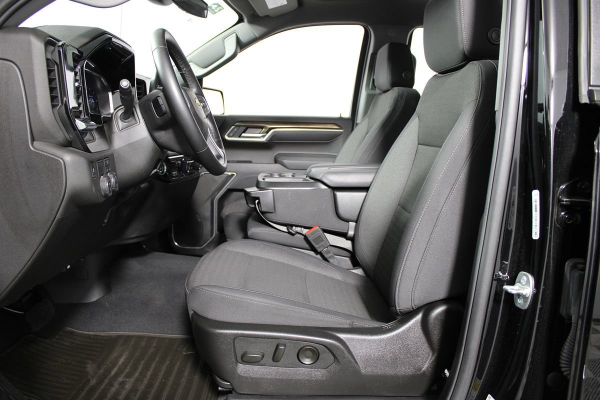 Used 2025 Chevrolet Silverado 1500 LT RWD image 11
