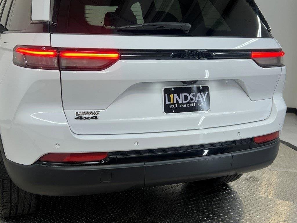 Used 2023 Jeep Grand Cherokee Altitude image 8