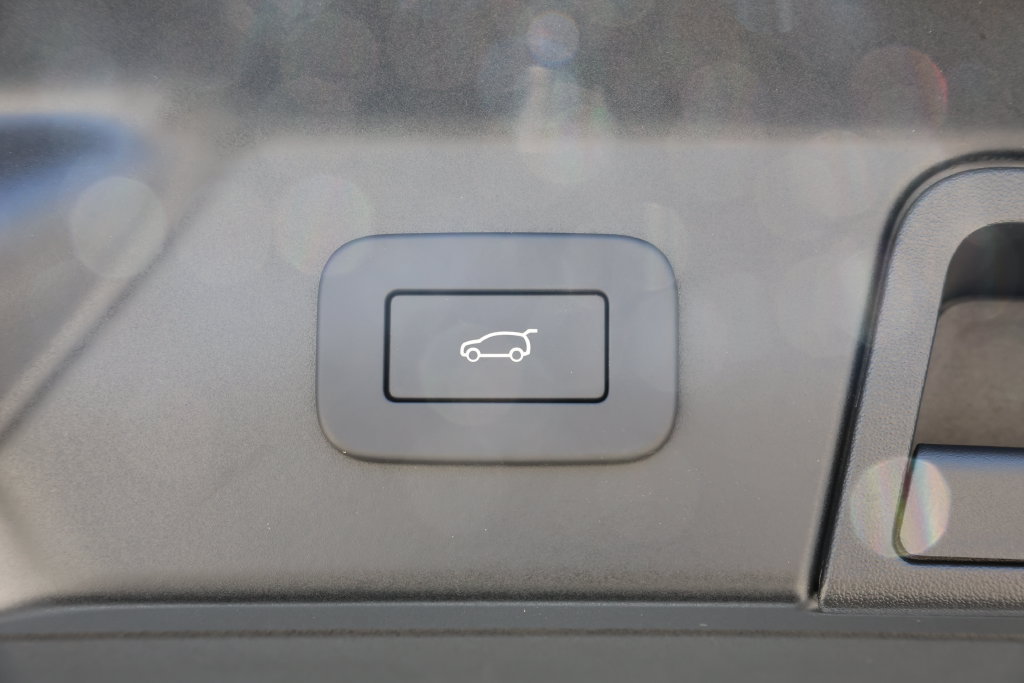 New 2026 Land Rover Range Rover Velar S AWD/4WD image 7