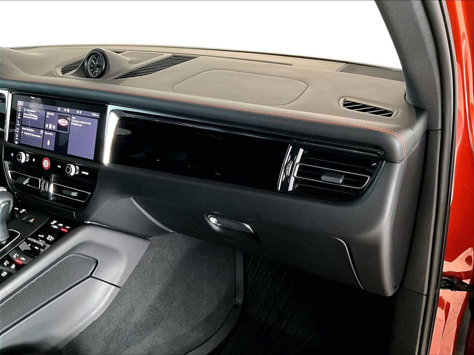 Used 2025 Porsche Macan image 23