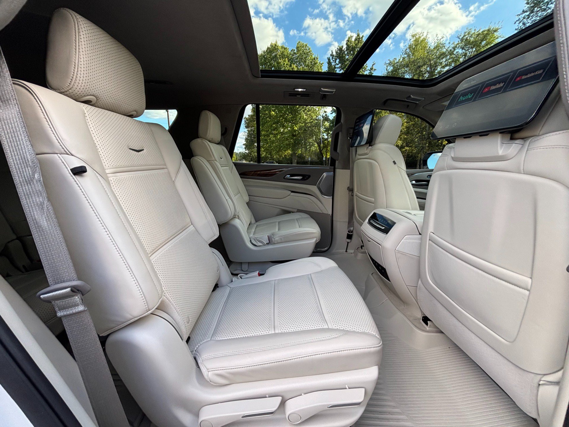 Used 2024 Cadillac Escalade Premium Luxury Platinum w/ LPO, Floor Liner Package AWD/4WD image 21