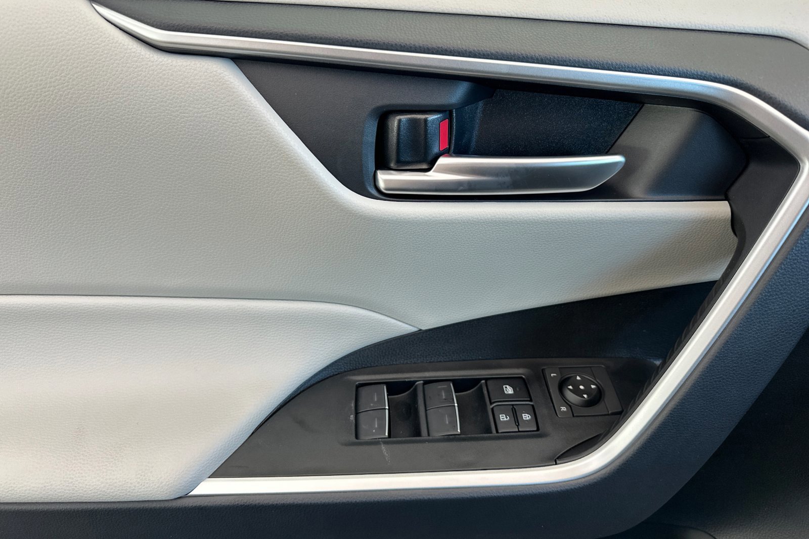 New 2025 Toyota RAV4 XLE image 10