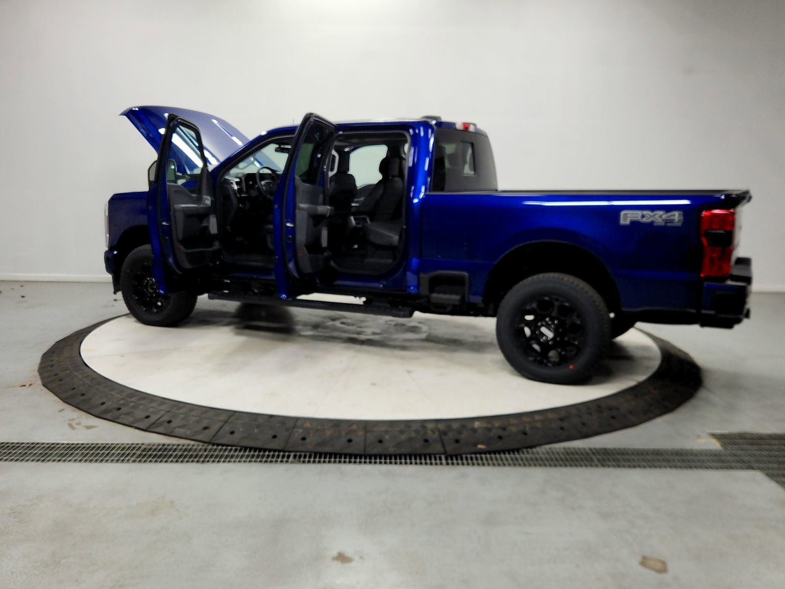 New 2026 Ford F250 Lariat w/ Black Appearance Package image 13