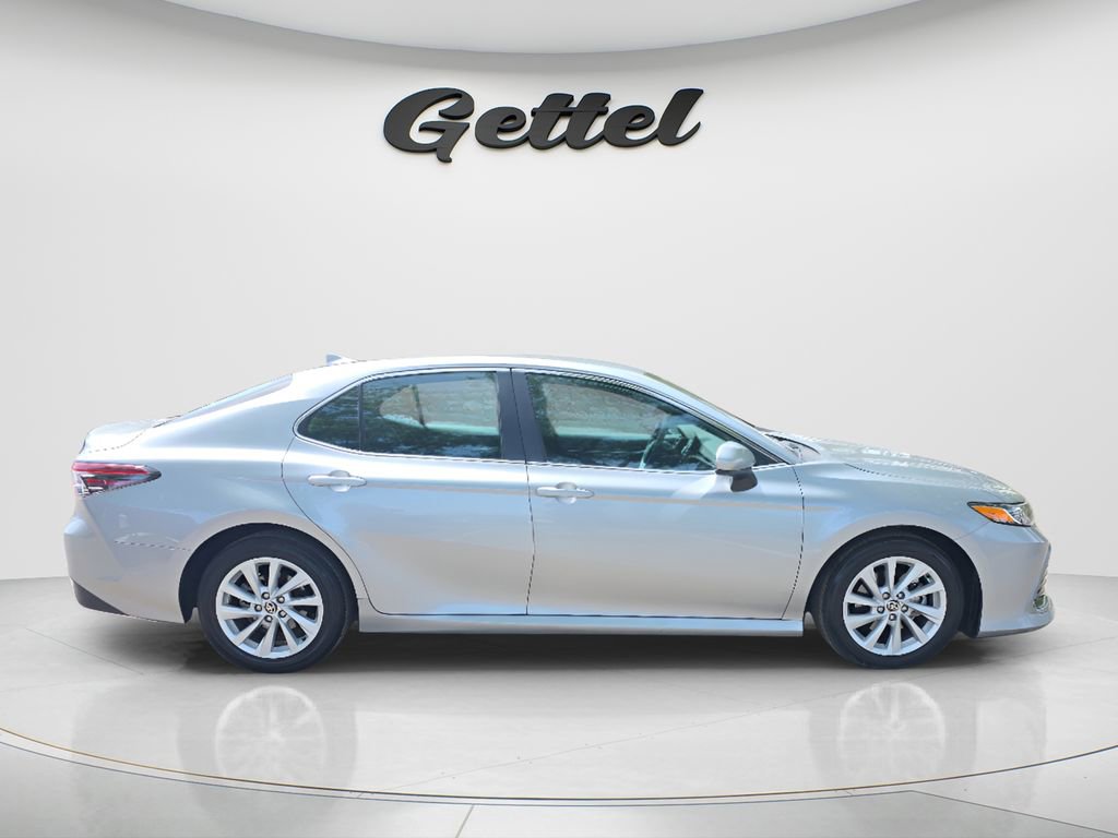 Used 2022 Toyota Camry LE image 3