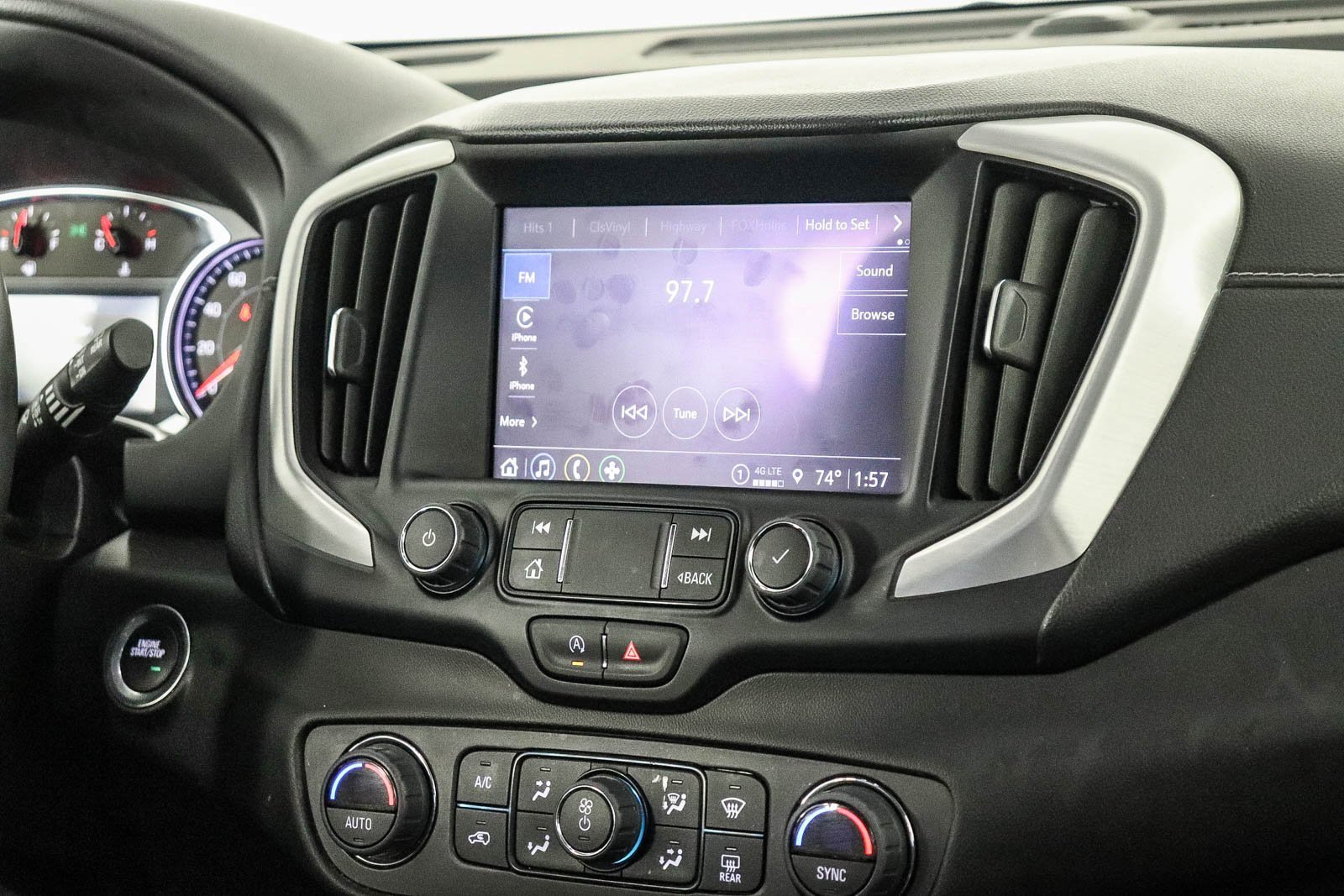 Used 2024 GMC Terrain SLT image 14