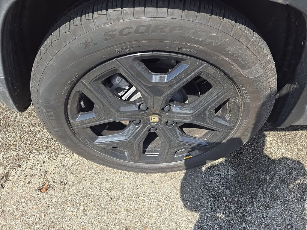 Used 2025 Rivian R1S Adventure AWD/4WD image 12