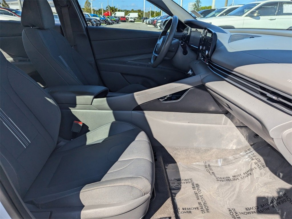 Used 2021 Hyundai Elantra SEL w/ Convenience Package image 10