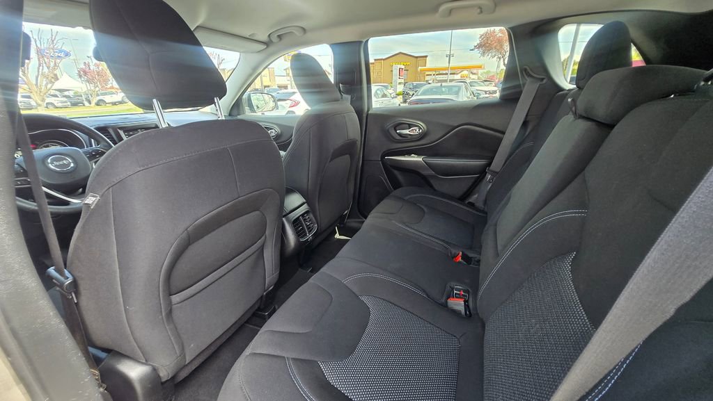 Used 2020 Jeep Cherokee Latitude image 22