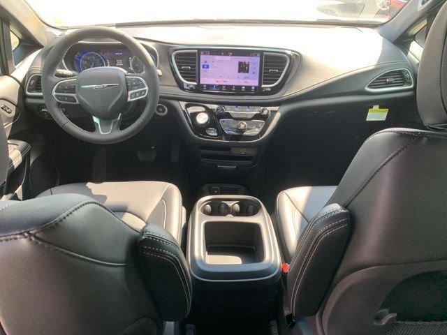 New 2026 Chrysler Pacifica Select image 21