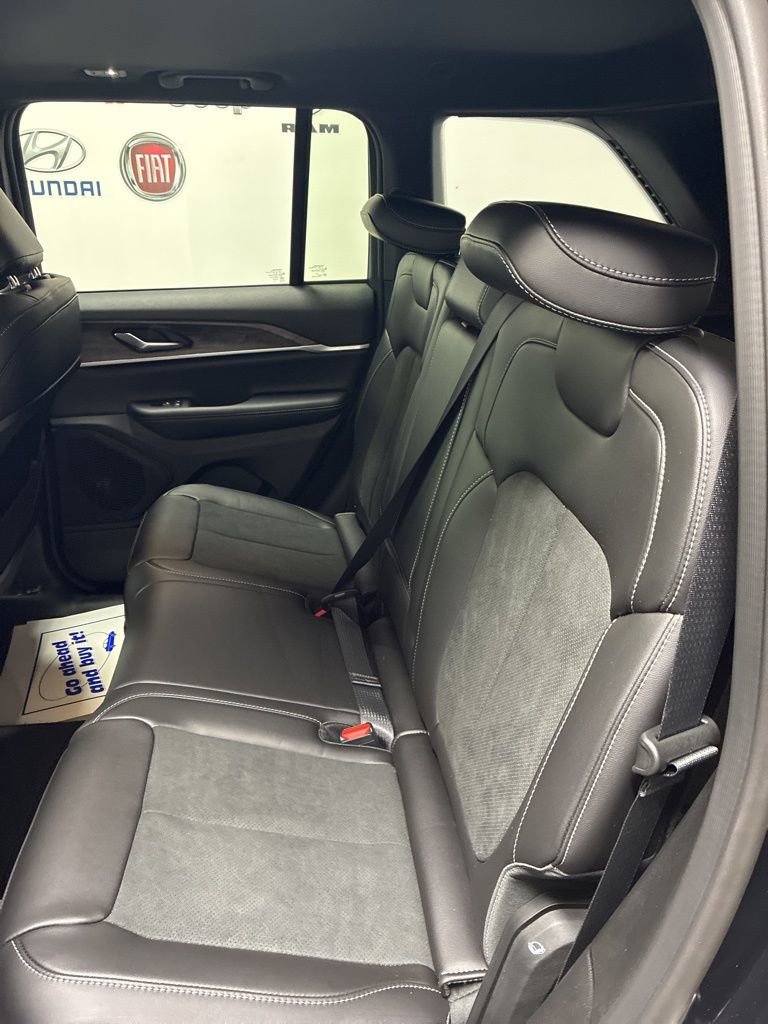 New 2026 Jeep Grand Cherokee Altitude AWD/4WD image 24