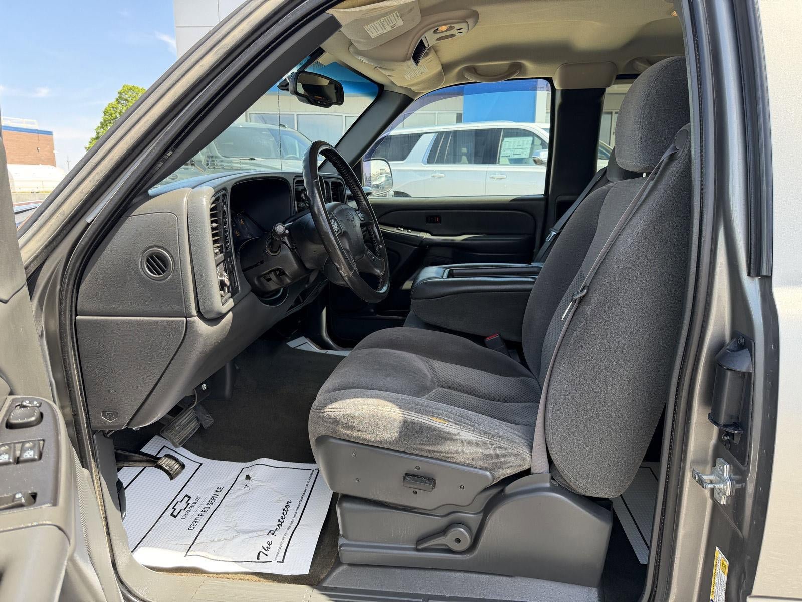 Used 2006 Chevrolet Silverado 1500 LT w/ Light Duty Power Package AWD/4WD image 8