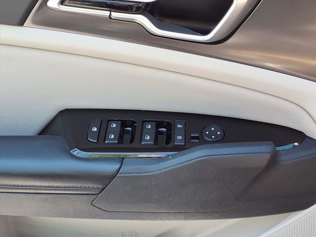 Used 2023 Kia Sportage EX FWD image 21