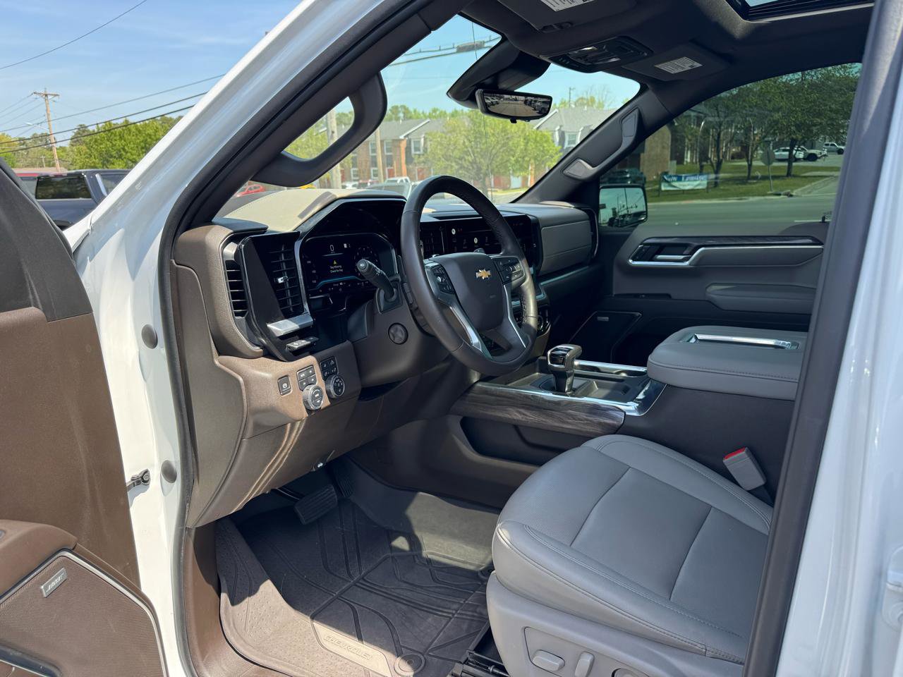 Used 2022 Chevrolet Silverado 1500 LTZ w/ Technology Package AWD/4WD image 22