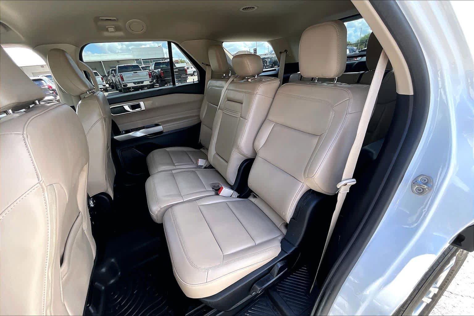 Used 2022 Ford Explorer XLT w/ Equipment Group 202A RWD image 19