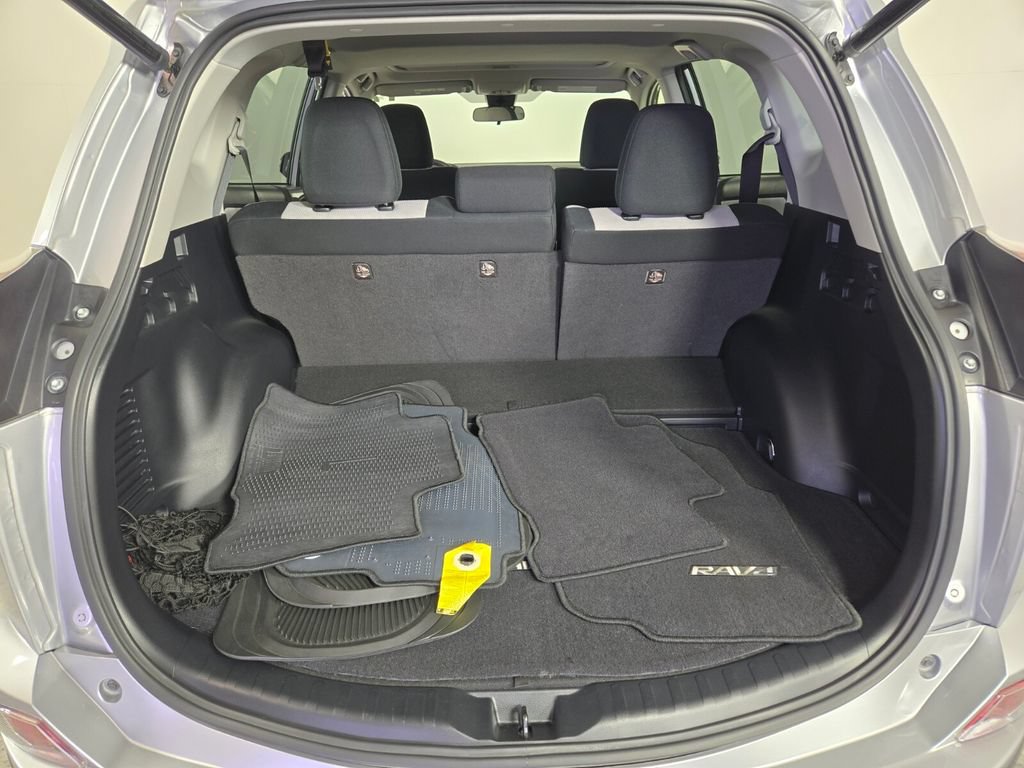 Used 2017 Toyota RAV4 XLE w/ Carpet Mat Package AWD/4WD image 19